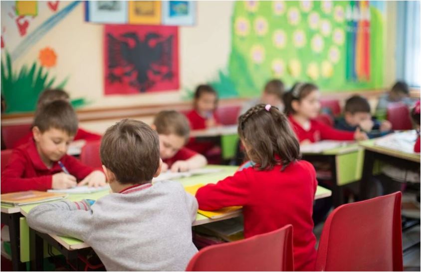 Nga 2026, familjet me fëmijë nën 18 vjeç , kompensim për shpenzimet arsimore